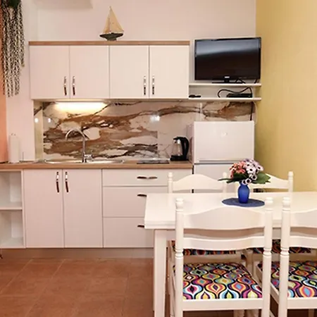 Apartments By The Sea Okrug Gornji, Ciovo - 22139 Trogir Exterior photo
